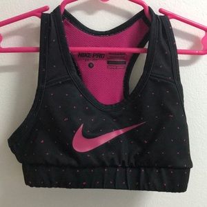 Nike Pro Girls Black and Pink sports bra size S🍄